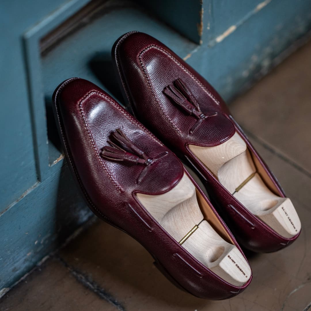 TASSEL LOAFER WITH SQUARED TIP AND APRON