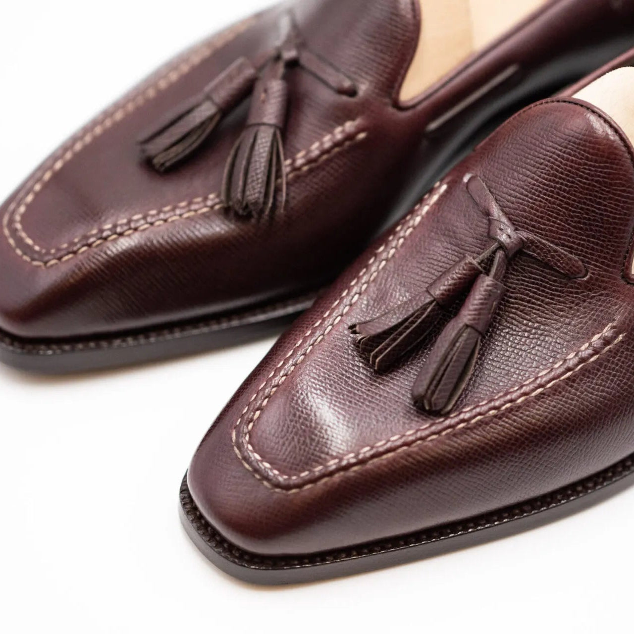 TASSEL LOAFER WITH SQUARED TIP AND APRON