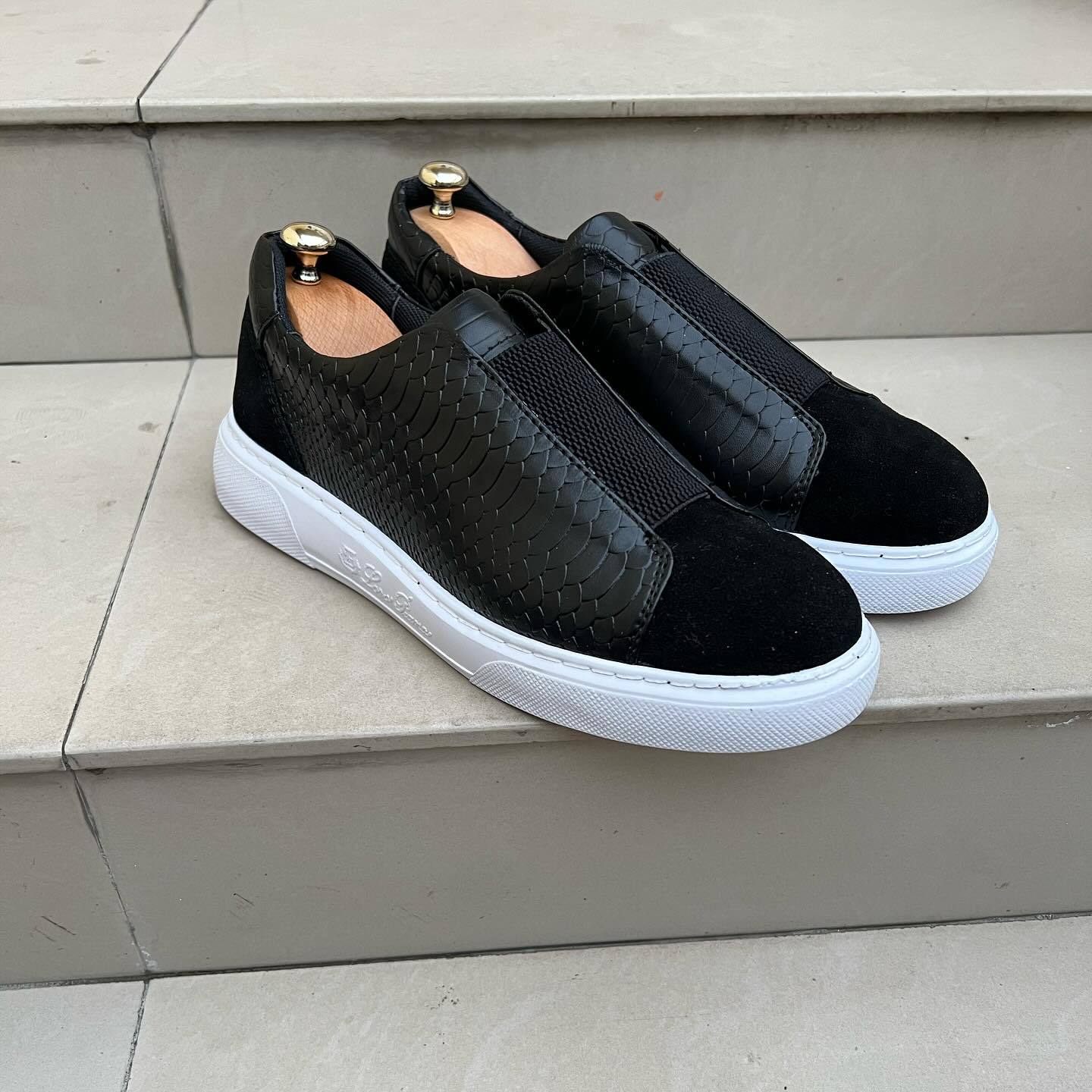 Laceless Suede Toe Snake Print Casual Sneakers